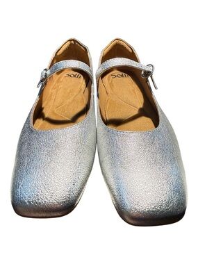 Sofft Women’s Silver Metallic Leather Mary Jane Shoes Size 7.5 NWOB